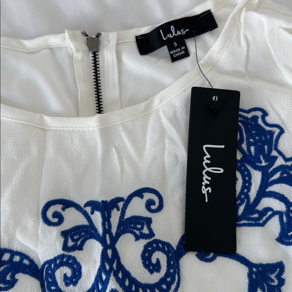 NWT - Lulu's Elegant White Blouse w Blue Embroidery (will steam before shipping) - Picture 3 of 4